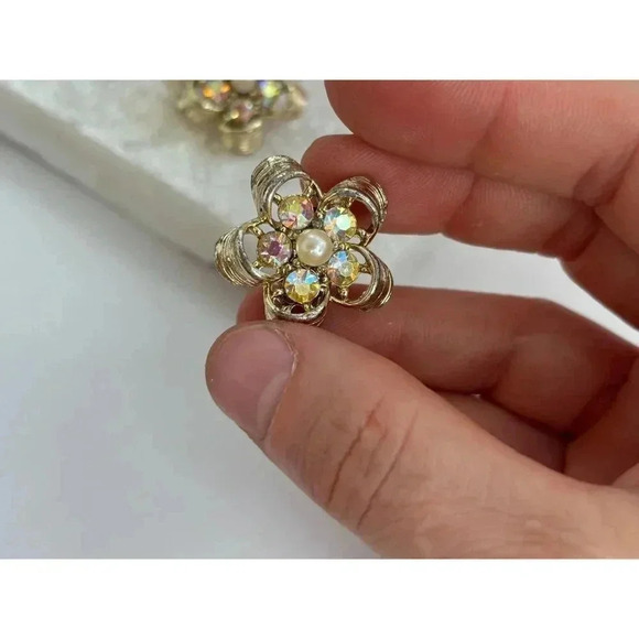 Vintage Gold Toned Floral Iridescent Stone Pearl Gemstone Stud Earrings - Picture 8 of 9